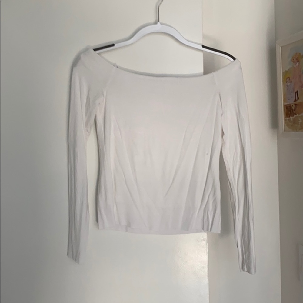 Wide shoulder collar bone cut long sleeve white T